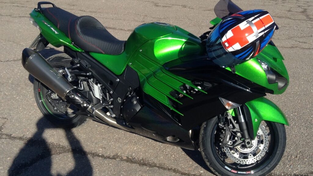 Satulassa hologrammikeinonahkaa vihreä Kawasaki